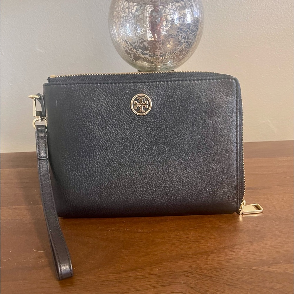 Tory Burch Landon Zip Around Black Leather Wristlet NWOT
